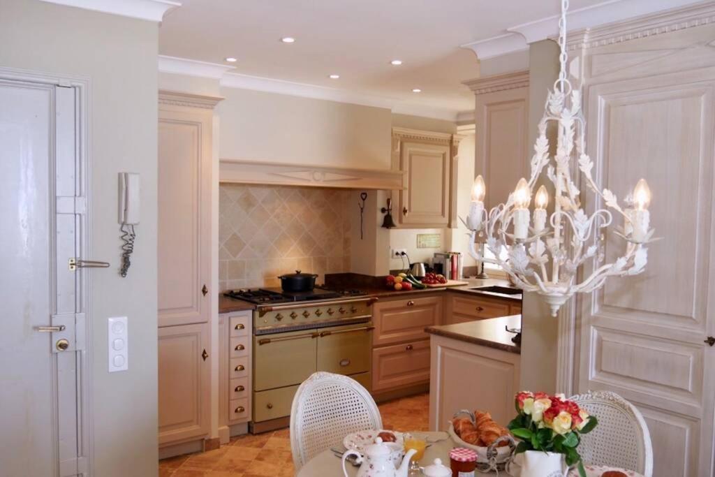 Bord De Mer - Ac, Wifi, Chic, Sea View, Beach 2 Minutes Walk Antibes Eksteriør bilde
