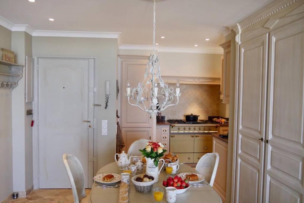 Bord De Mer - Ac, Wifi, Chic, Sea View, Beach 2 Minutes Walk Antibes Eksteriør bilde